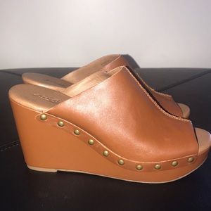 Lucky brand chestnut clogs